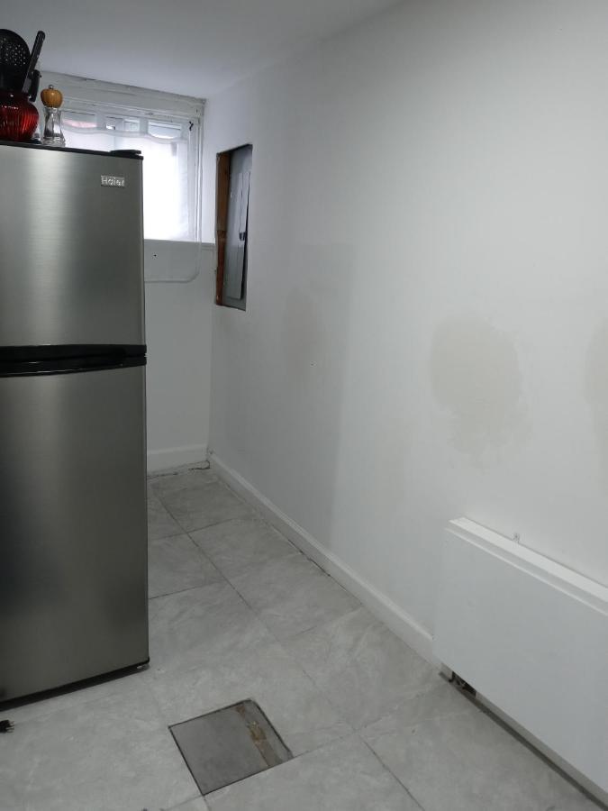 Апартаменты "Cozy Basement Retreat Just 40 Minutes To Nyc!" Ирвингтон Экстерьер фото