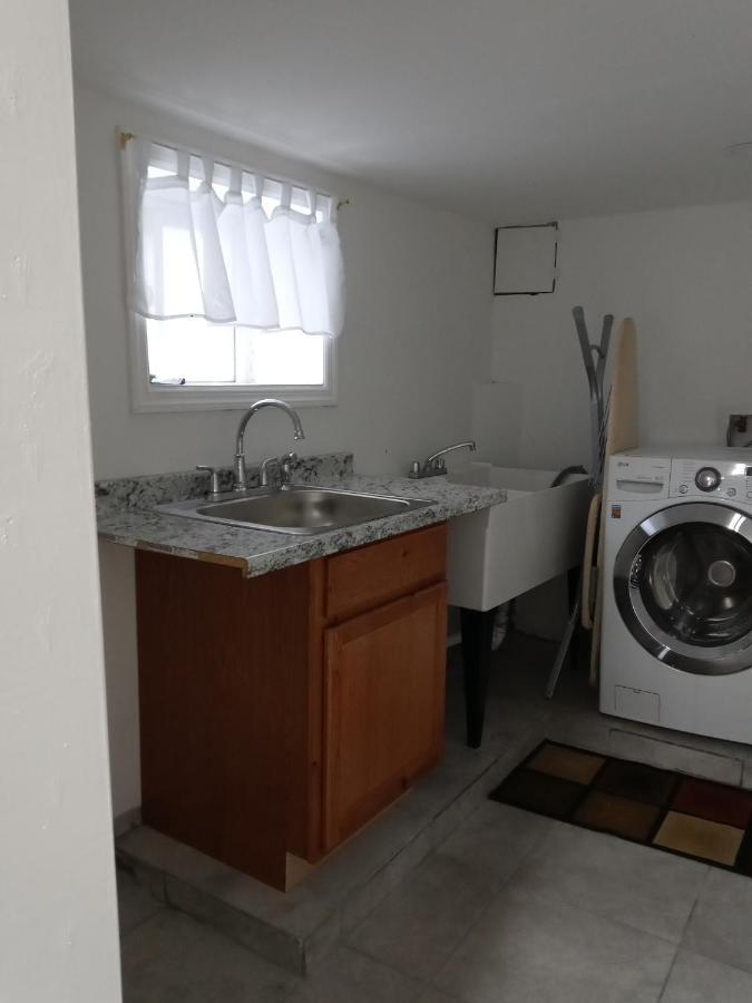 Апартаменты "Cozy Basement Retreat Just 40 Minutes To Nyc!" Ирвингтон Экстерьер фото