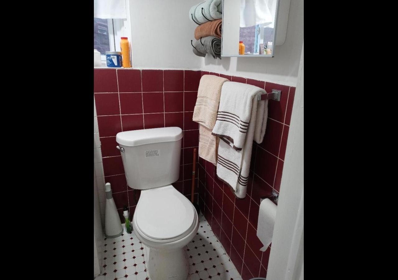 Апартаменты "Cozy Basement Retreat Just 40 Minutes To Nyc!" Ирвингтон Экстерьер фото