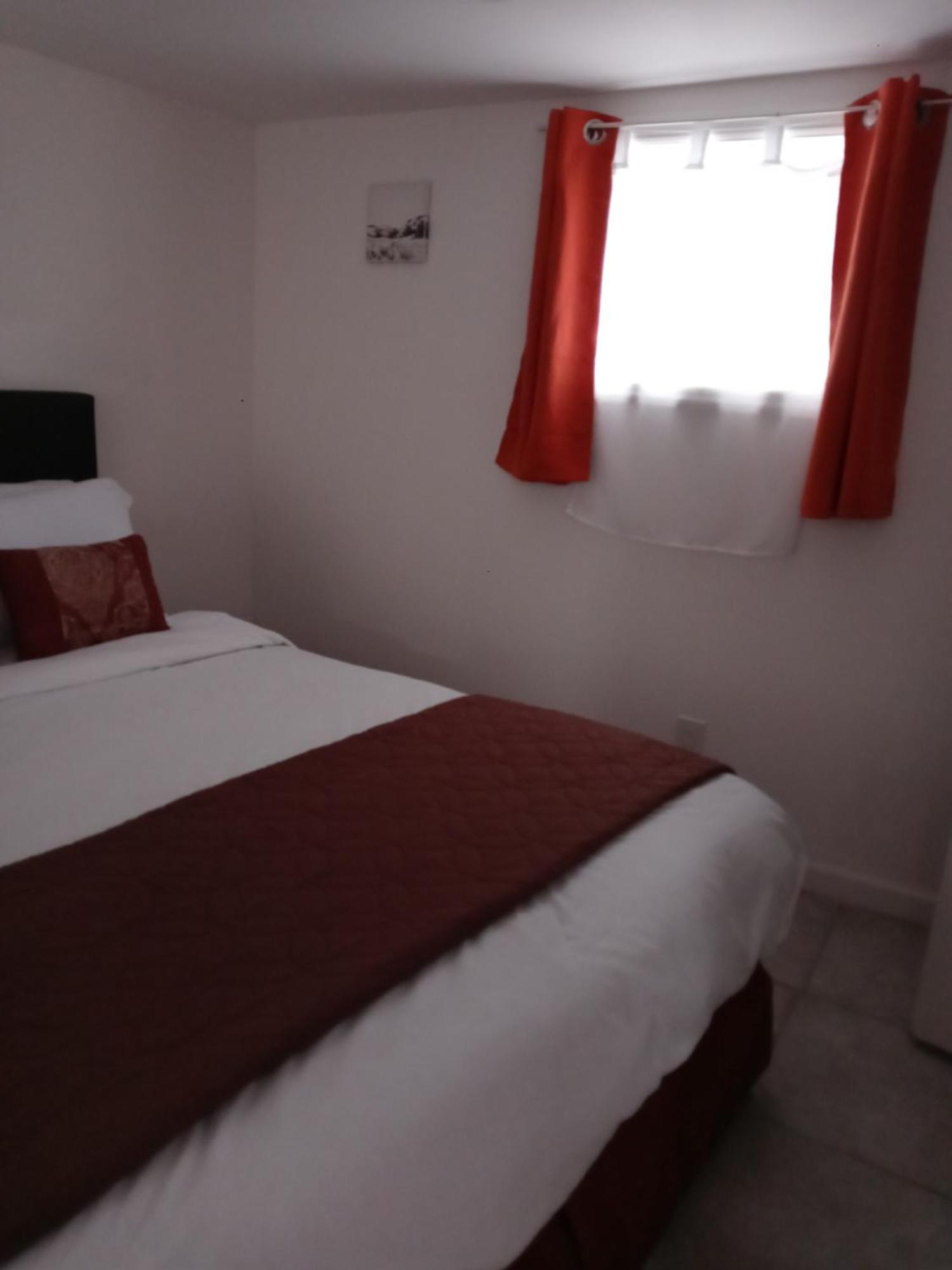 Апартаменты "Cozy Basement Retreat Just 40 Minutes To Nyc!" Ирвингтон Экстерьер фото