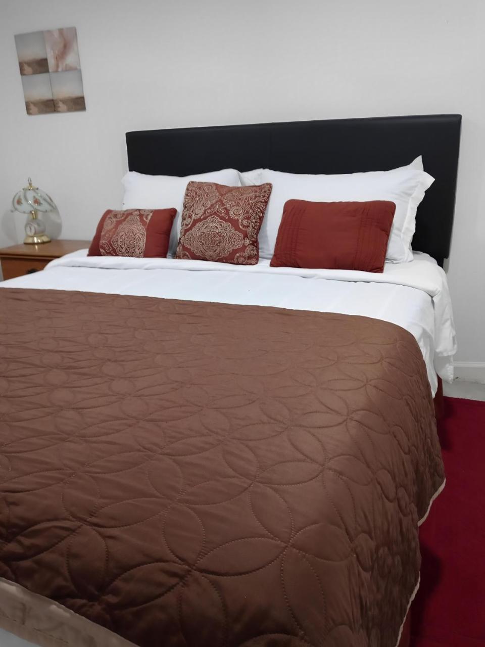 Апартаменты "Cozy Basement Retreat Just 40 Minutes To Nyc!" Ирвингтон Экстерьер фото